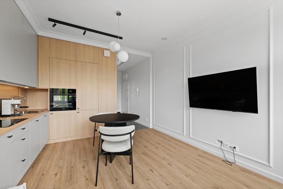 TV and multimedia, Kitchen or kitchenette, Dining area, Evening entertainment, oven, stove