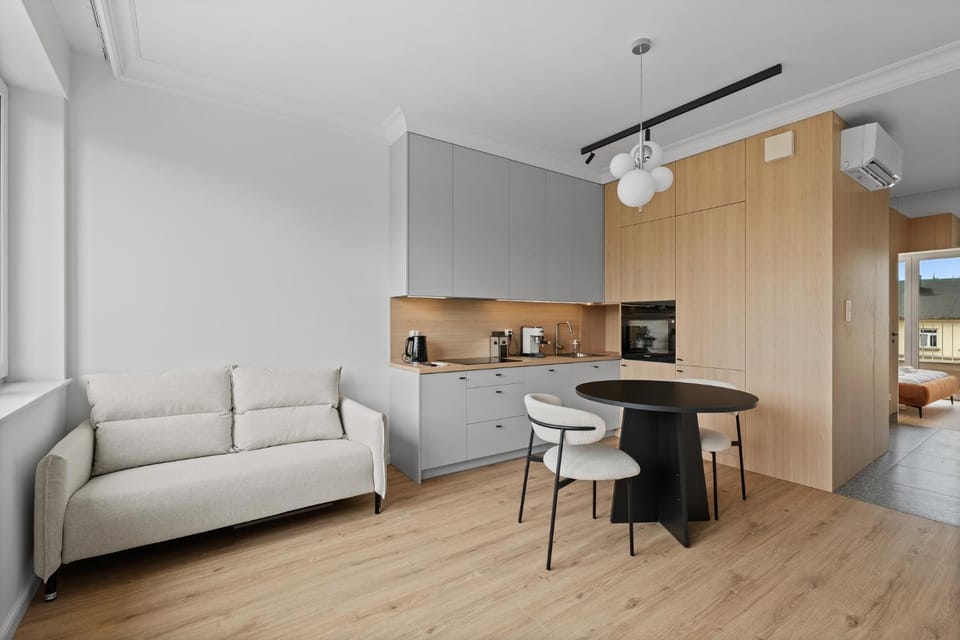 Kitchen or kitchenette, Living room, Seating area, Dining area, stove