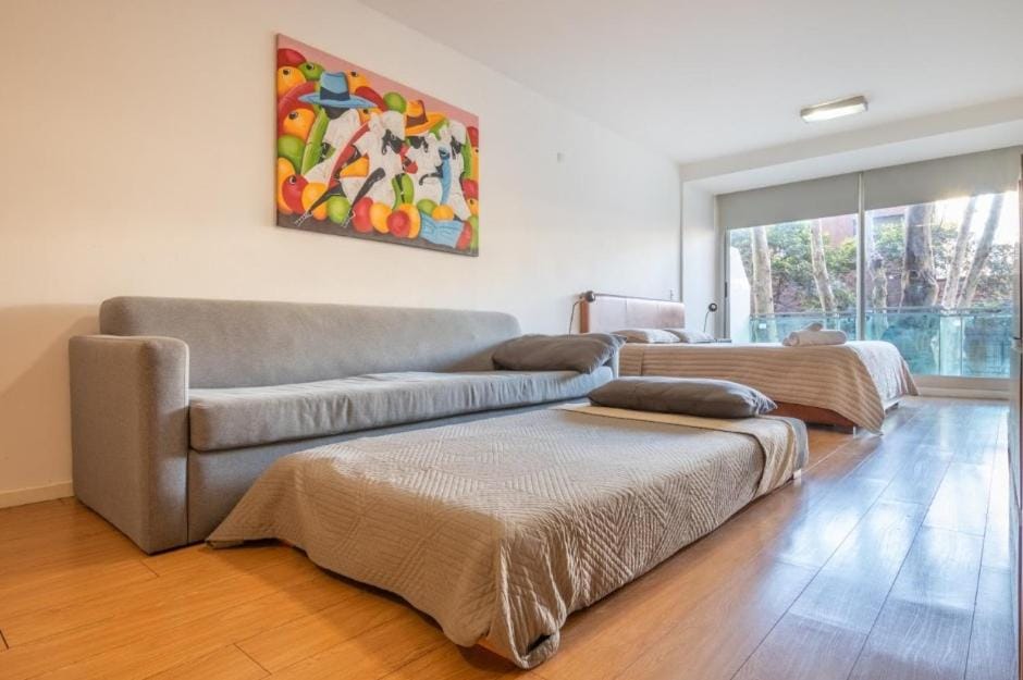 Ideal para ejecutivos con cochera, sala de conferencias, gym, pileta y seguridad 24hs Apartment in Buenos Aires