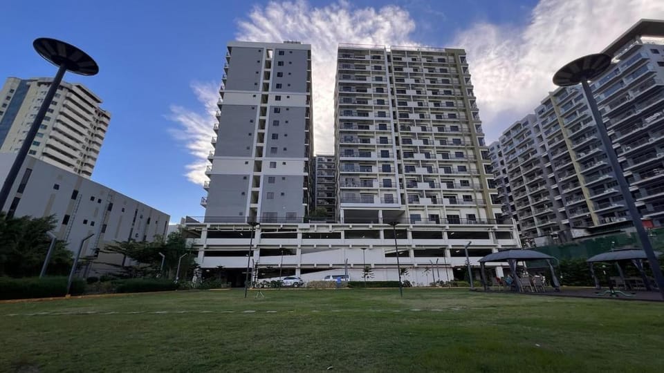 1610 Deluxe Studio Suite at SunnyPlace Residences Apartment in Pasay