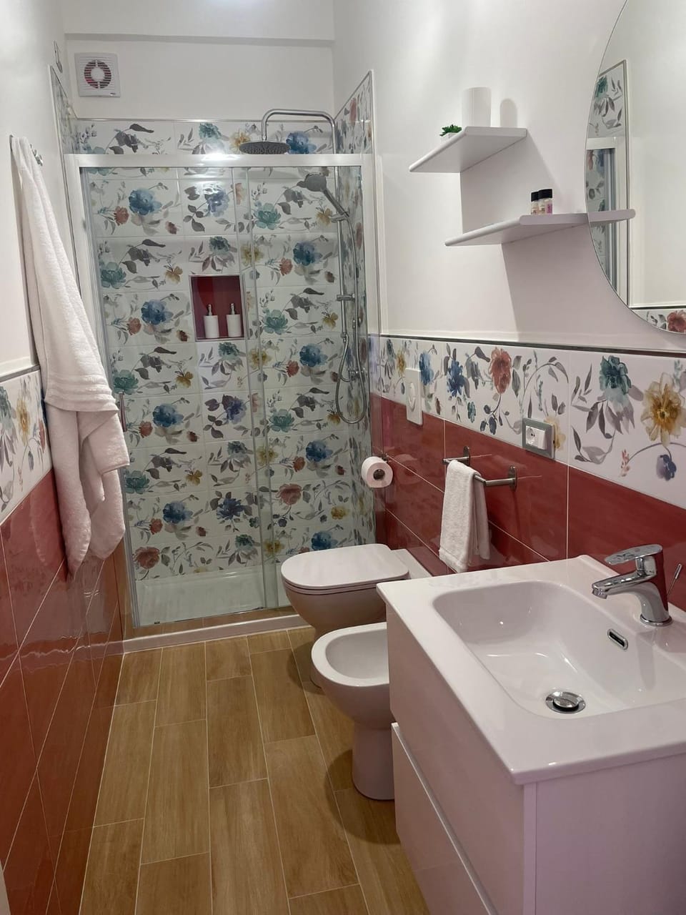 Shower, Toilet, Bathroom, bidet, towels