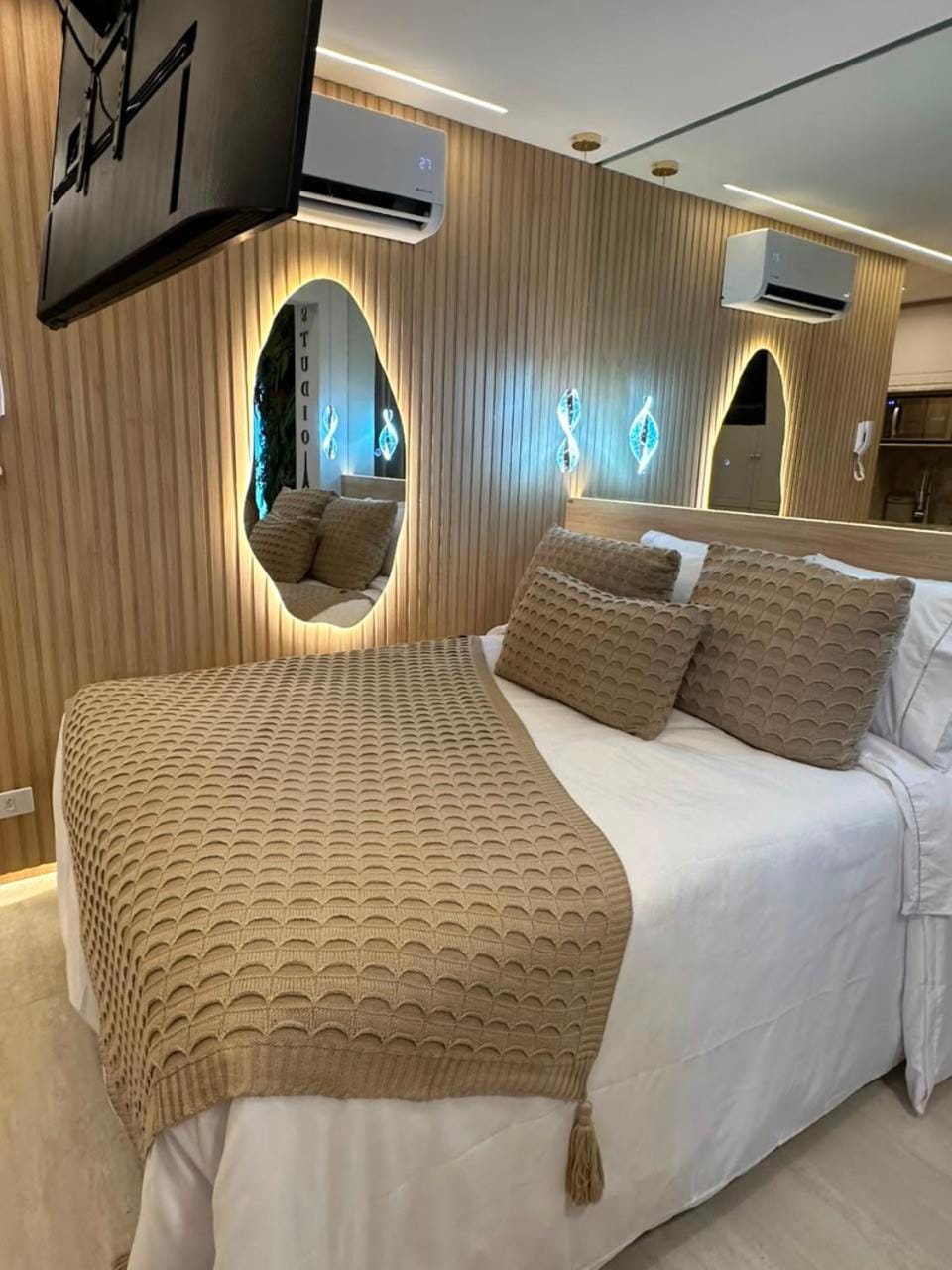 Paris Studio #Nubank Parque 'Allianz' #VillaCountry #BourbonShopping Apartment in Sao Paulo City