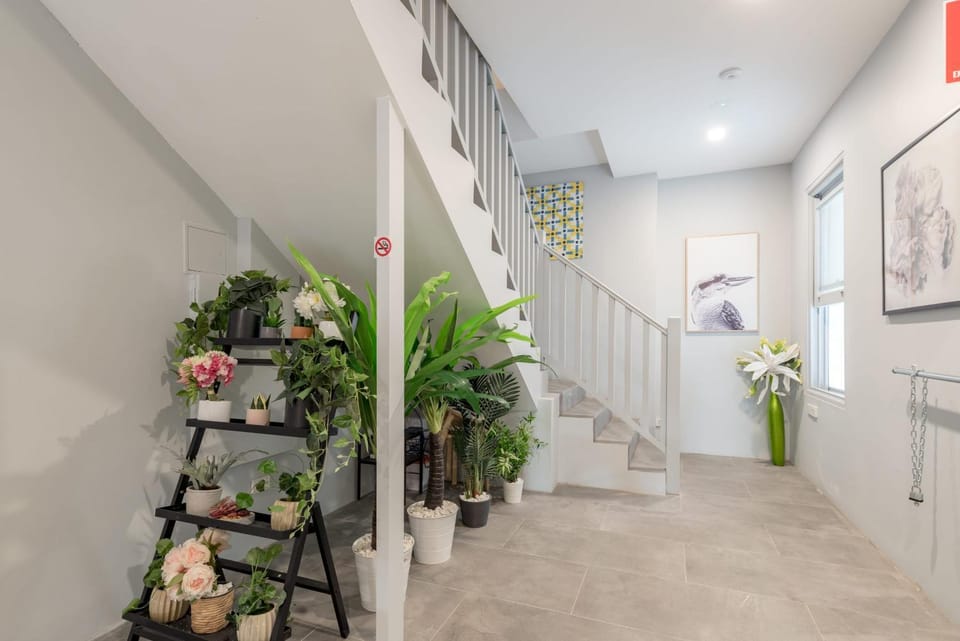Classic King Single Ensuite Room with AC - Next to CBD - Near Central Station& Townhall& Chinatown& Darling Harbour& UTS& USYD Bed and Breakfast in Surry Hills