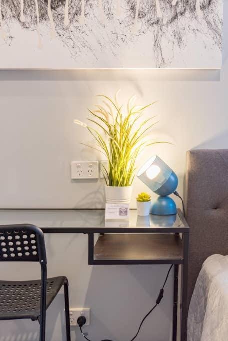 Ensuite King Single Room with AC - Next to Central - Centrally Located in the heart of Sydney Bed and Breakfast in Surry Hills