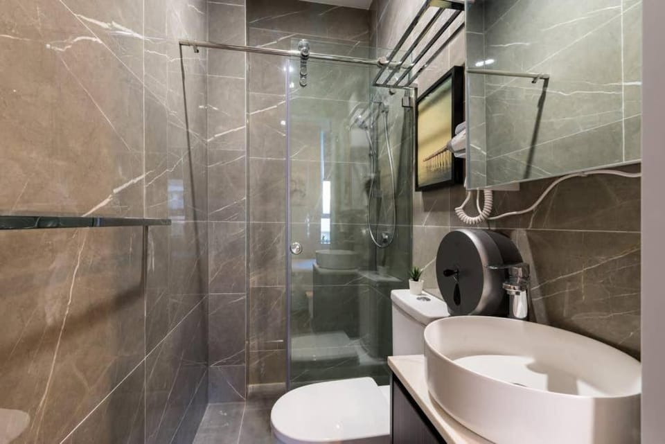 Ensuite King Single Room with AC - Next to Central - Centrally Located in the heart of Sydney Bed and Breakfast in Surry Hills