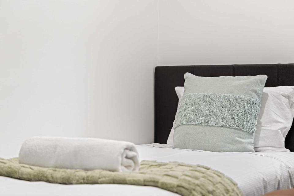 Inviting Single Room with Sunlit Comfort - Matraville - Shared Bathroom and Amenities Bed and Breakfast in Sydney