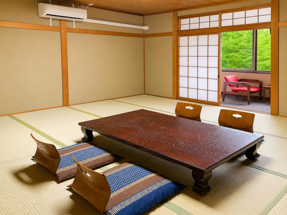 Photo of the whole room, air conditioner
