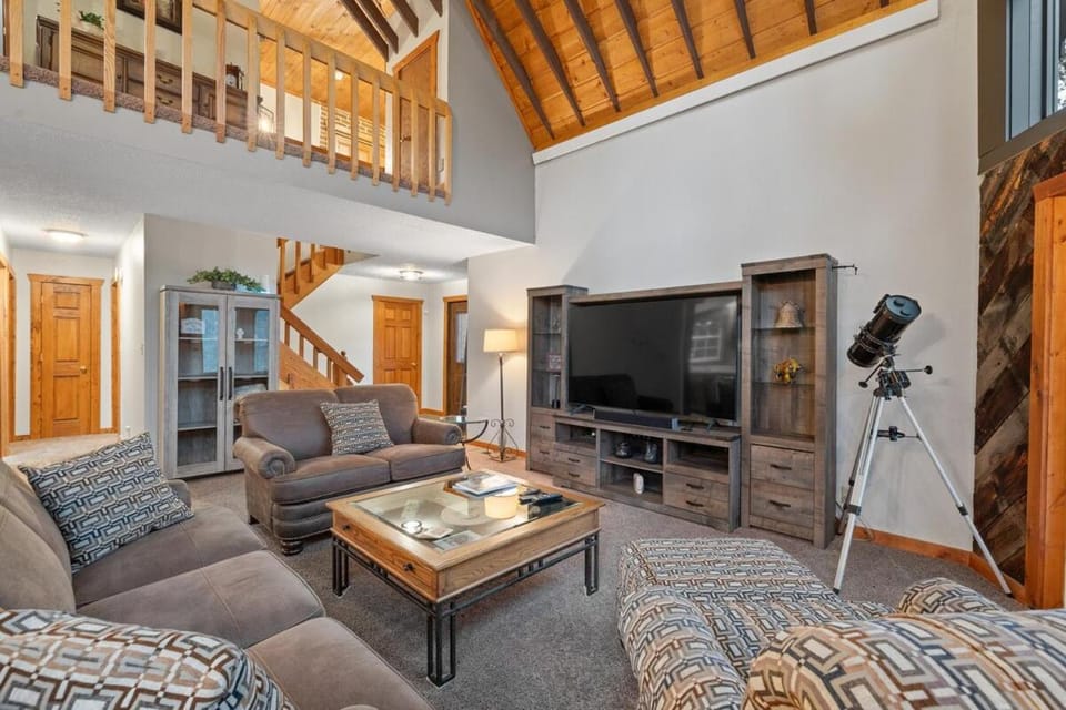 Communal lounge/ TV room, TV and multimedia, Living room, Seating area