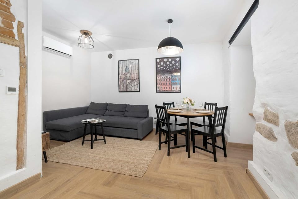 Living room, Seating area, Dining area, air conditioner