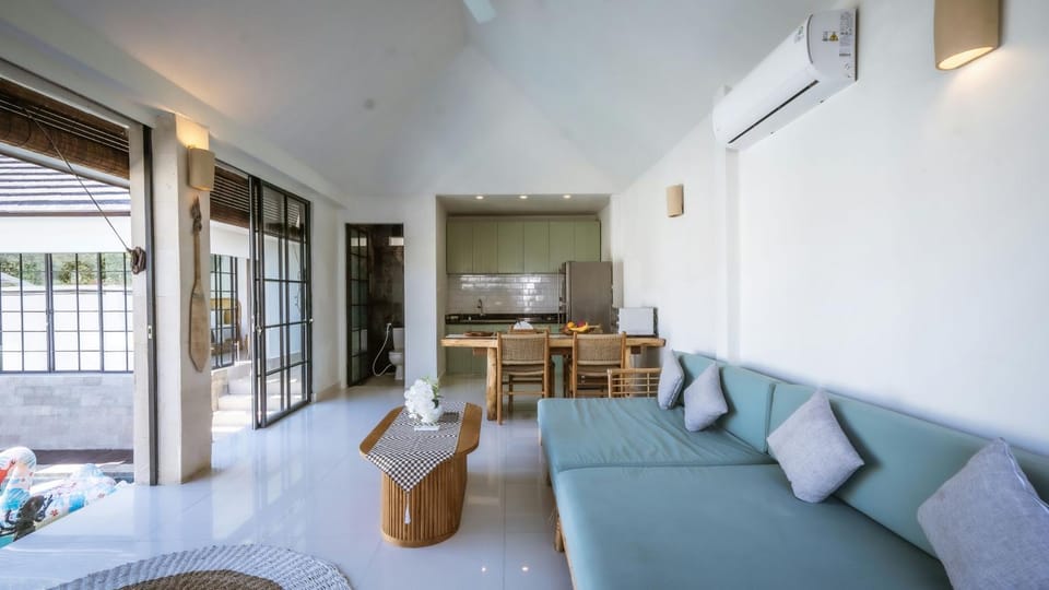 Living room, Seating area, Dining area, air conditioner