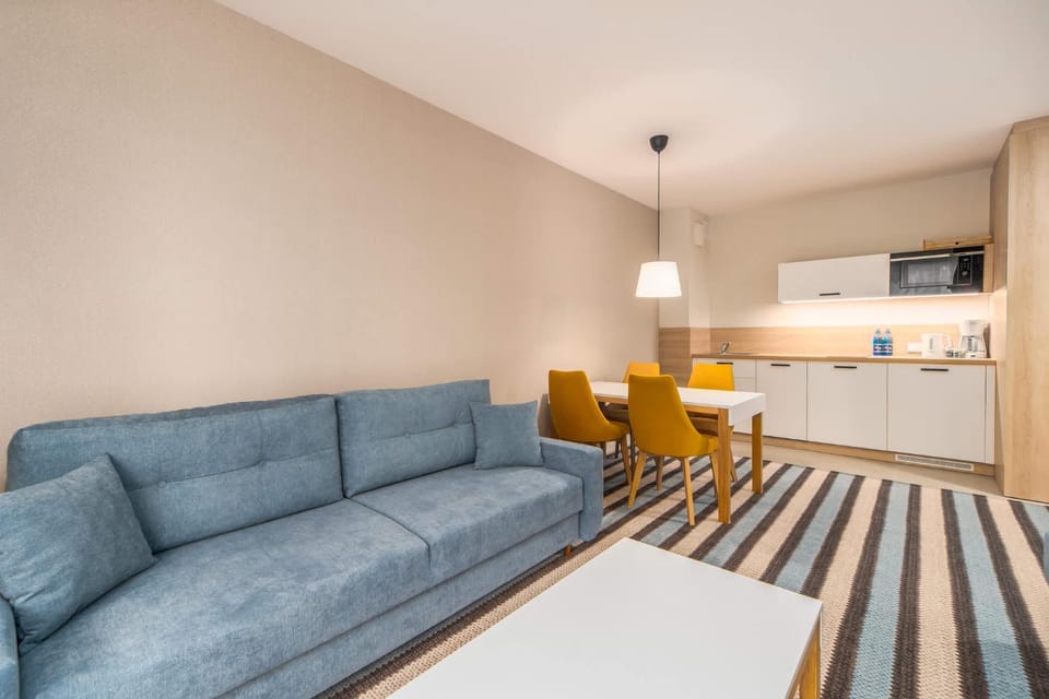 Kitchen or kitchenette, Living room, Seating area, stove
