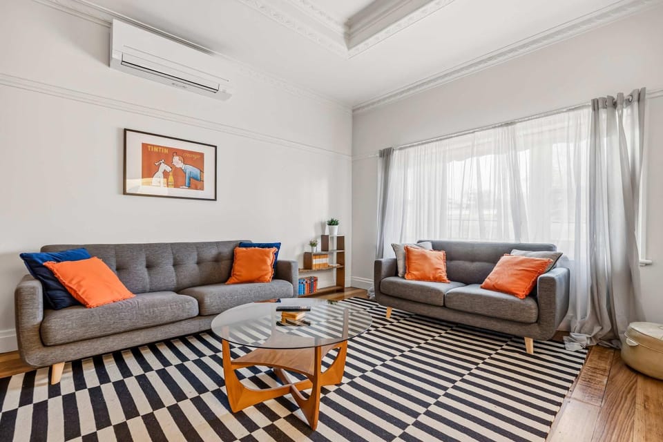 Living room, Seating area, air conditioner