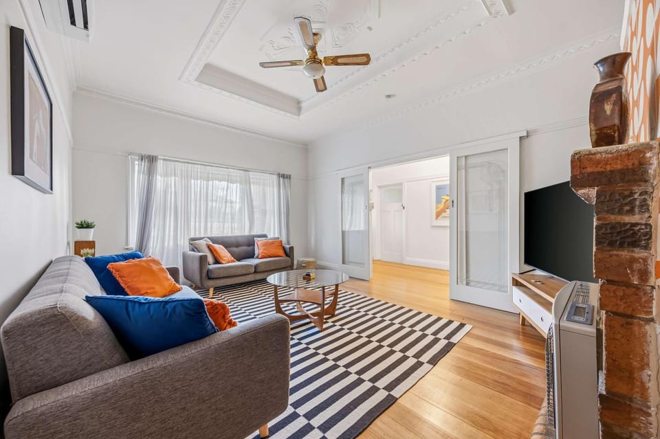TV and multimedia, Living room, Seating area, heating, internet, air conditioner