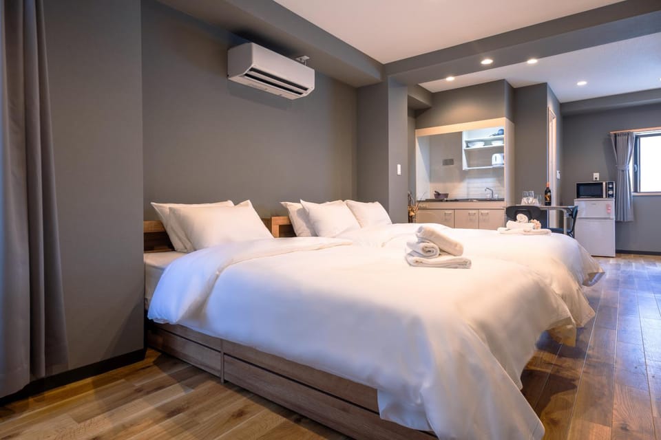 Bed, Photo of the whole room, towels, air conditioner