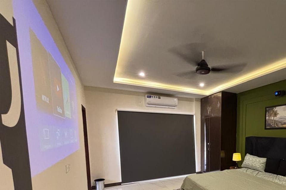 Property building, TV and multimedia, Photo of the whole room, air conditioner