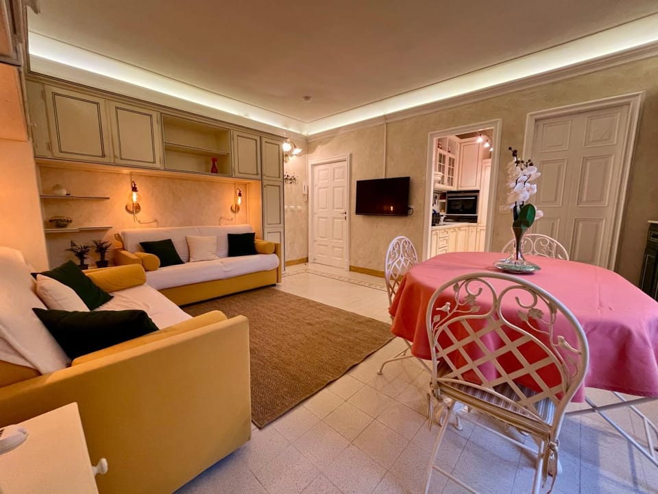 Menton vieille ville - plage à 100 m - 4 personnes Apartment in Menton
