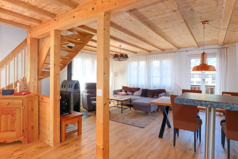 TV and multimedia, Living room, Seating area, Dining area