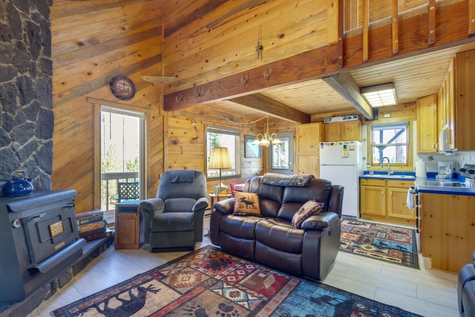 Stunning Views! Rockies Retreat w/ Wraparound Deck House in Rocky Mountain National Park