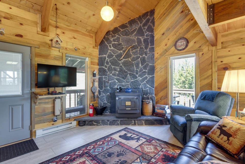 Stunning Views! Rockies Retreat w/ Wraparound Deck House in Rocky Mountain National Park