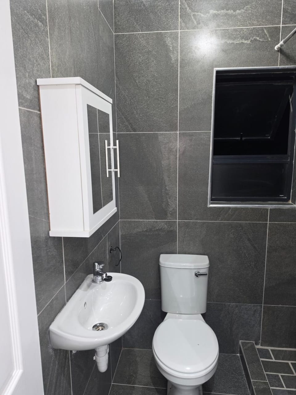 Shower, Toilet