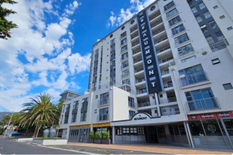 Modern 2BR in Claremont Apartment in Cape Town