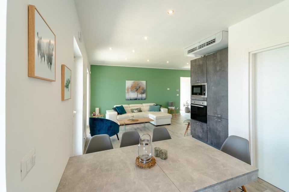Living room, Dining area
