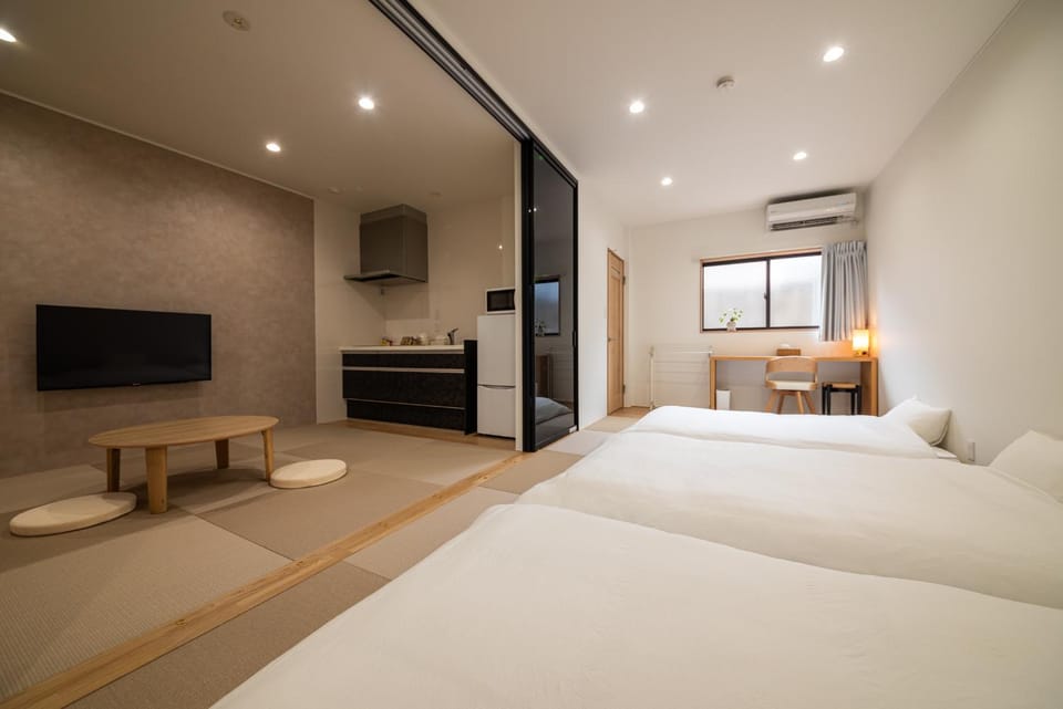 TV and multimedia, Kitchen or kitchenette, Photo of the whole room