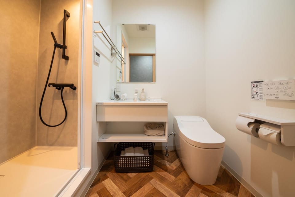 Shower, Toilet, Bathroom