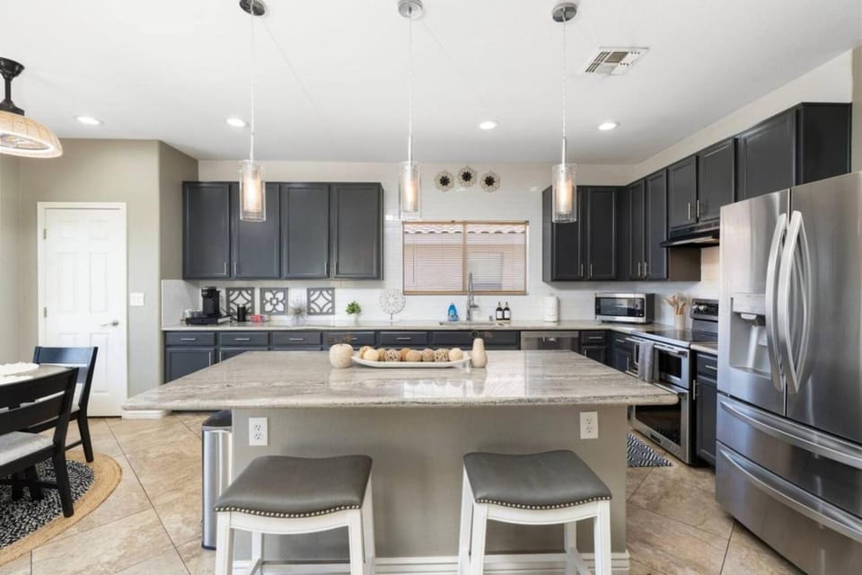 Perfect Chandler Base Downtown Freeways & More House in Gilbert