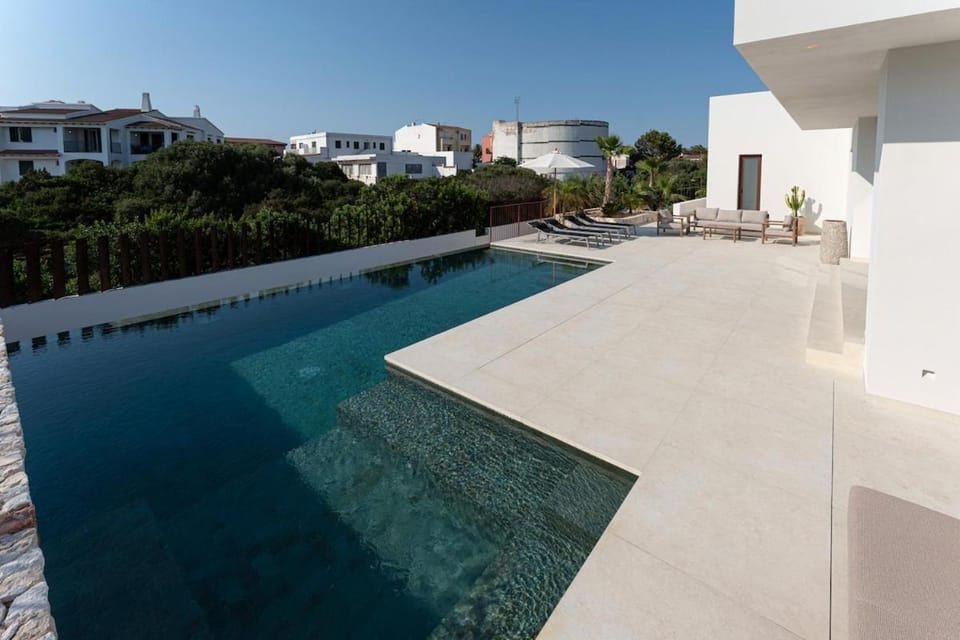 Luxury villa with pool and private beach access Villa in Los Delfines