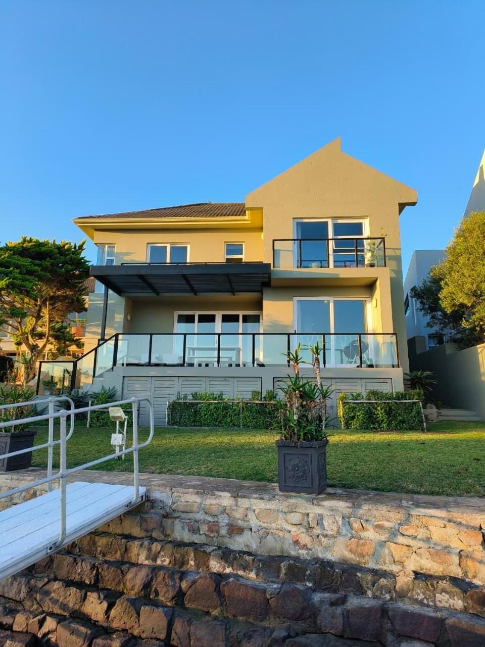 Luxury Marina Escape with Jetty, Pool & Solar House in Port Alfred
