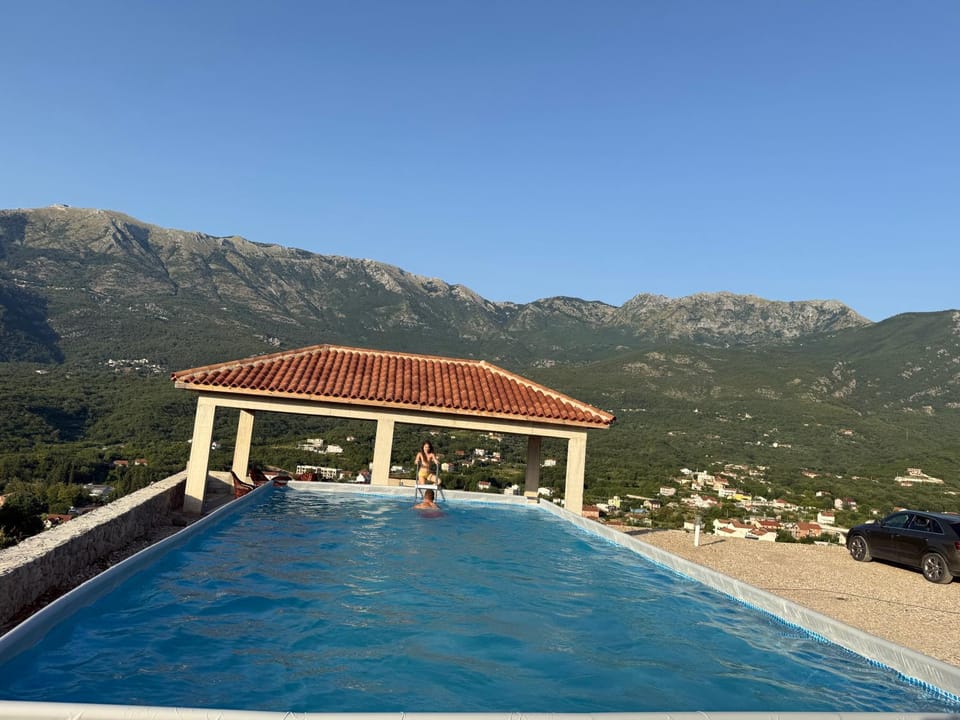 Apartments Zevs Pobrdje Apartment in Kotor Municipality