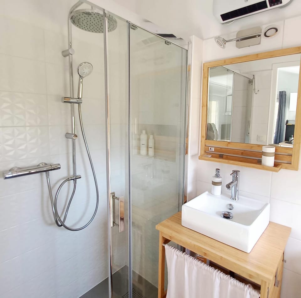 Studio cosy - Petit-déjeuner et jacuzzi en option House in Occitanie