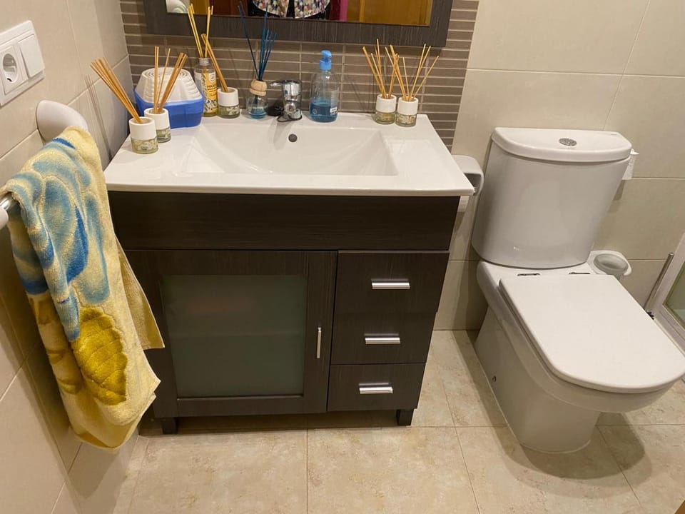 Shower, Toilet, Bathroom, towels