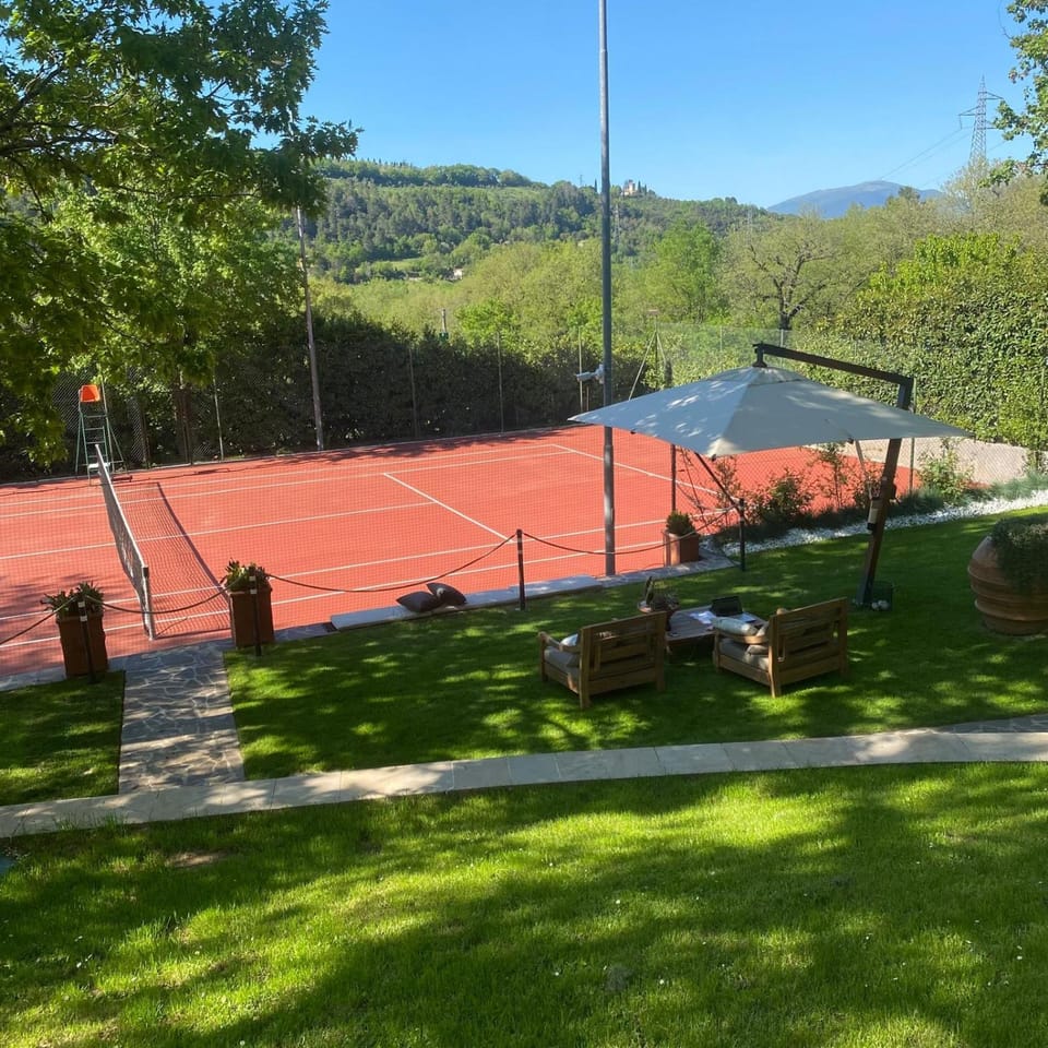 Tennis court, Mountain view