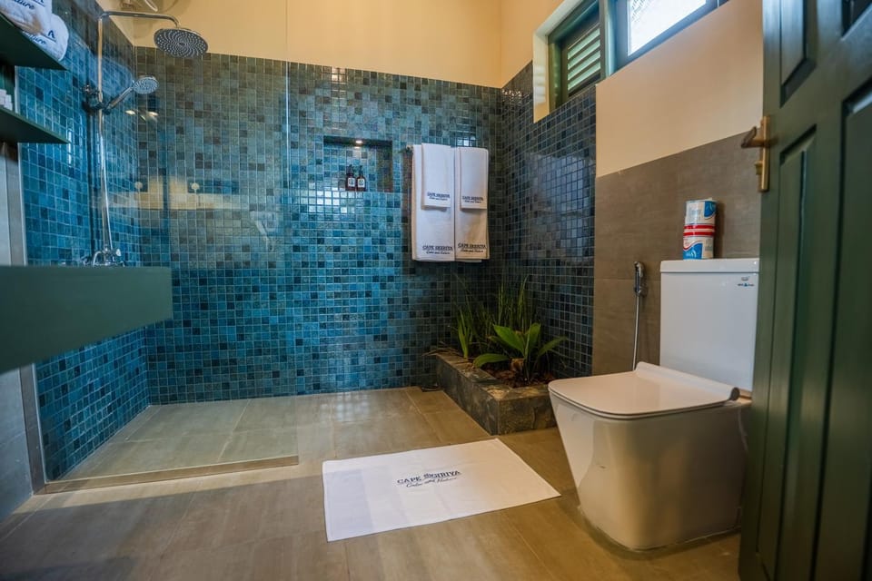 Shower, Toilet, Bathroom, towels