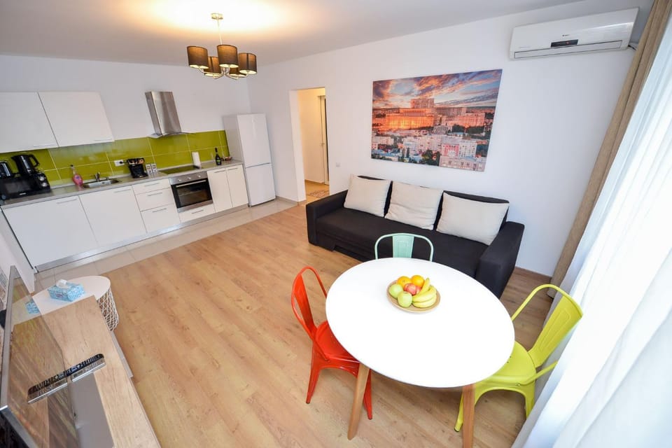 Bucharest Apartment - Two Bedrooms - 6 Guests - Cismigiu Gardens Apartment in Bucharest