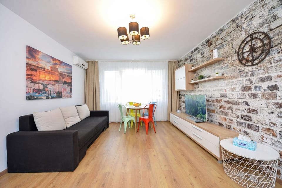 Bucharest Apartment - Two Bedrooms - 6 Guests - Cismigiu Gardens Apartment in Bucharest