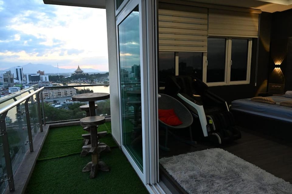 Kuching Riverine Studios - Massage Chair - Riverine Diamond Apartment in Kuching