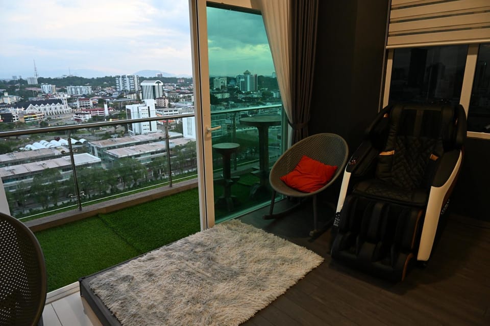 Kuching Riverine Studios - Massage Chair - Riverine Diamond Apartment in Kuching