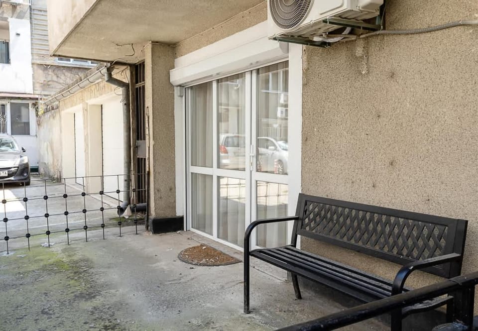 Property building, Seating area