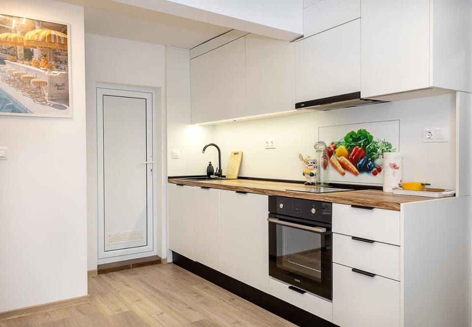 Kitchen or kitchenette, dishwasher, oven, stove
