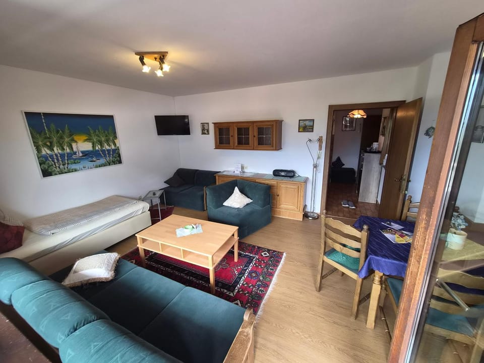 Bed, TV and multimedia, Living room, Photo of the whole room, Seating area