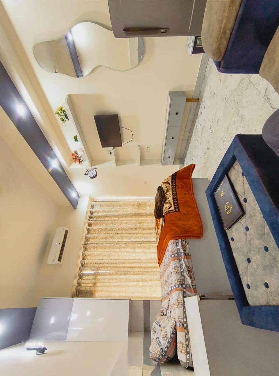 TV and multimedia, Living room, Photo of the whole room, Seating area, Bedroom