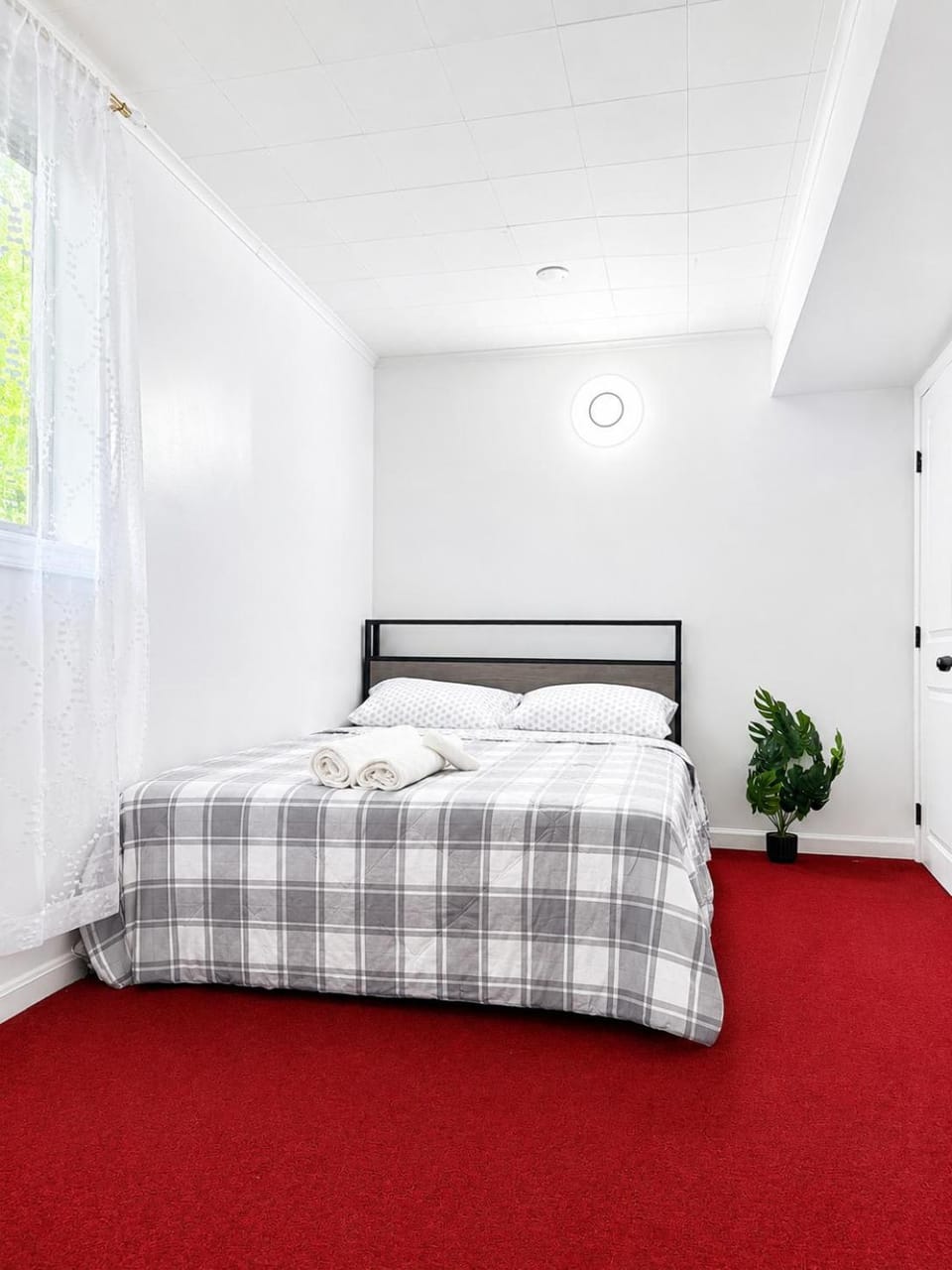 Private Basement Suite Full Kitchen Apartment in Fairland