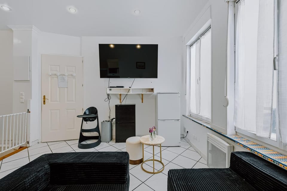 Communal lounge/ TV room, TV and multimedia, Living room, Evening entertainment