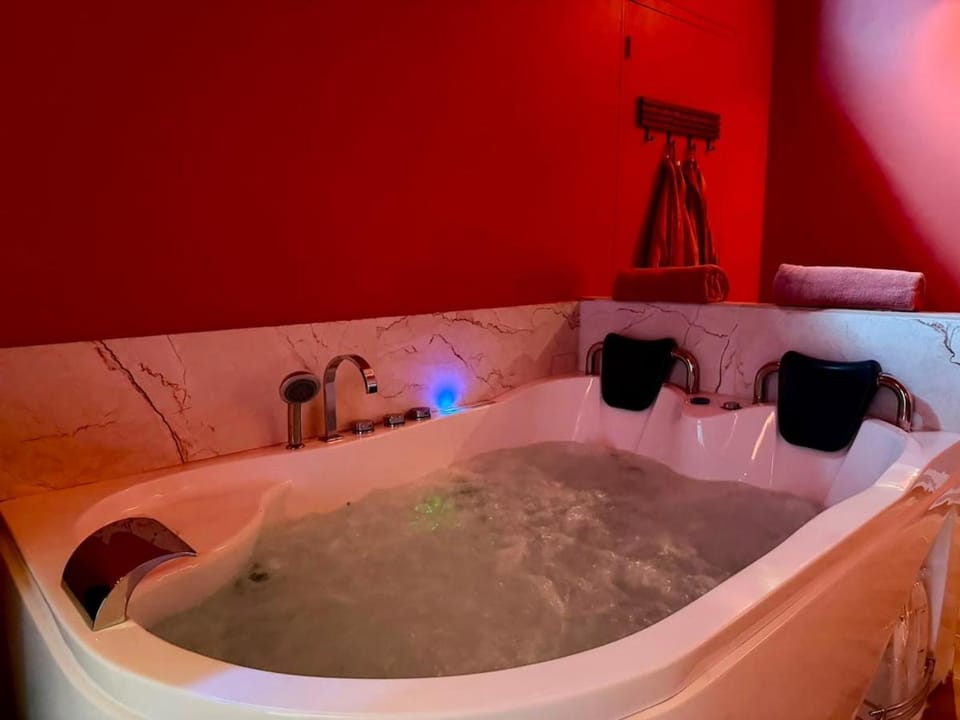 Dalikyda - L'interdit - Balneo & Cinema Apartment in Le Havre