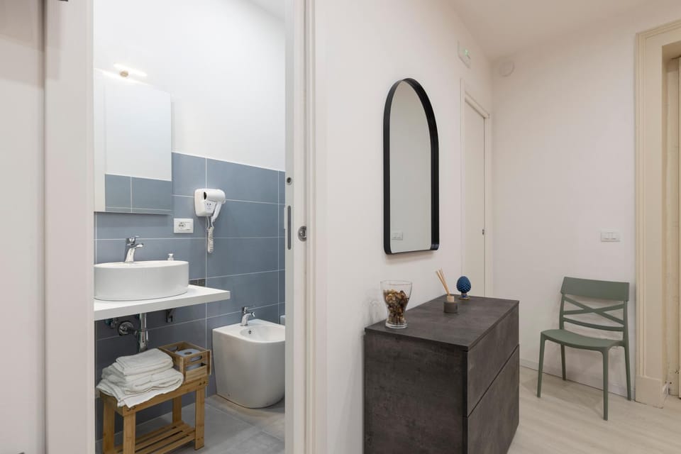Toilet, Bathroom, towels