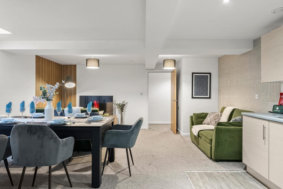 Kitchen or kitchenette, Living room, Seating area, Dining area