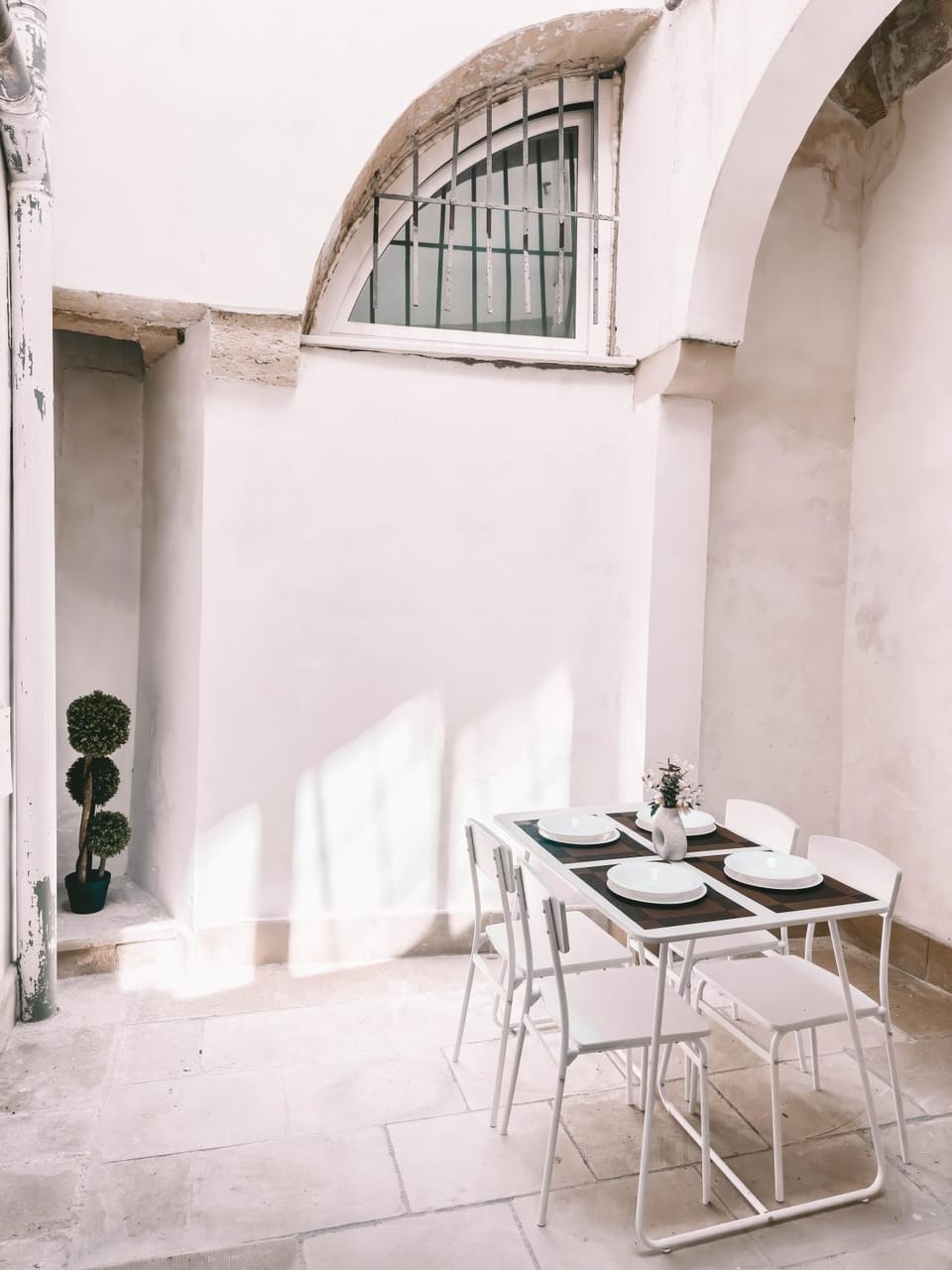 Garden, Dining area